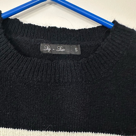 Lyla & Luxe wool blend striped white and black distressed edge sweater size S - Picture 10 of 13